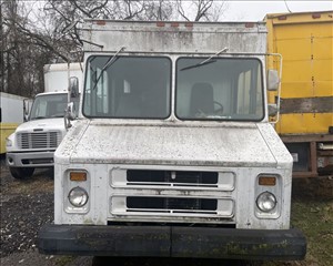 1984 CHEVROLET P30 1GCJP32J7E3352974 J FAM AUTO SALES INC 