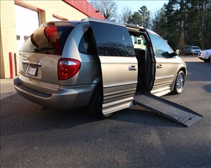 2002 CHRYSLER TOWN & COUNTRY 2C8GP64L62R665090 VANTASTIC MOBILITY SALES, LLC 