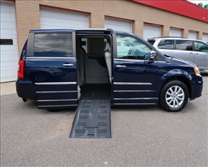 2016 CHRYSLER TOWN & COUNTRY 2C4RC1GG0GR303495 VANTASTIC MOBILITY SALES, LLC 
