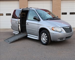 2006 CHRYSLER TOWN & COUNTRY 2A8GP64L46R674757 VANTASTIC MOBILITY SALES, LLC 