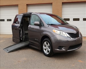 2011 TOYOTA SIENNA 5TDKK3DCXBS126178 VANTASTIC MOBILITY SALES, LLC 