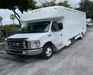 2019 FORD ECONOLINE 1FDFE4FS6KDC51351 CONNECT TRUCK AND VAN CENTER 